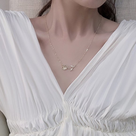 NEW 14K Gold Plated Diamond Flower Leaf Necklace - Picture 3 of 10